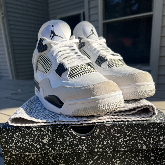 Air Jordan 4 Retro - Picture 1 of 5
